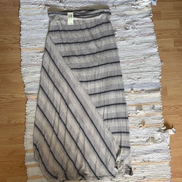 NWT Max Studio Black and Tan Stretch Maxi Skirt Size Large - Picture 5 of 5